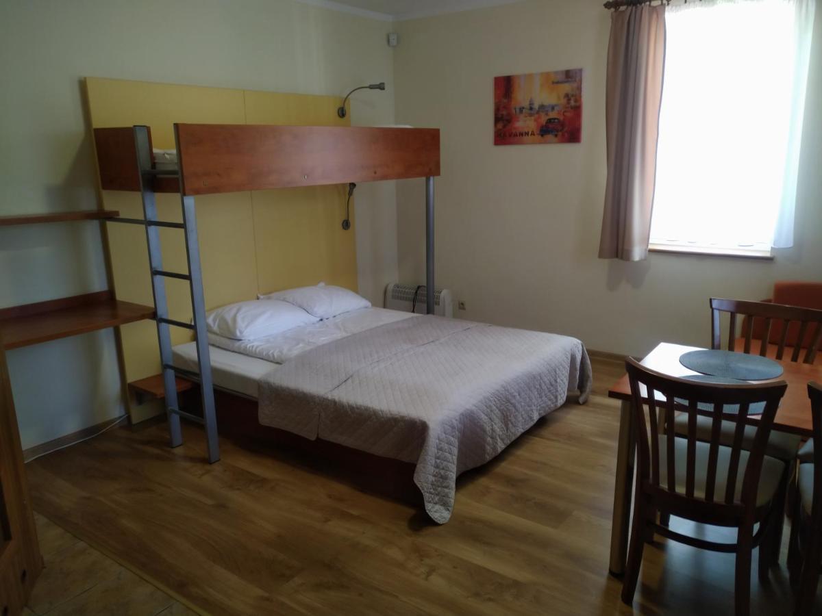 Przy Plazy Hotel Дзивновек Екстериор снимка